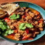 Carne Guisada Tex-Mex Sendok Sejagat dengan tortilla.