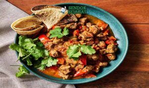 Carne Guisada Tex-Mex Sendok Sejagat dengan tortilla.