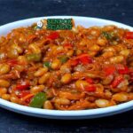 Chakalaka Afrika Selatan dengan tomat, paprika, dan kacang panggang