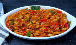 Chakalaka Afrika Selatan dengan tomat, paprika, dan kacang panggang