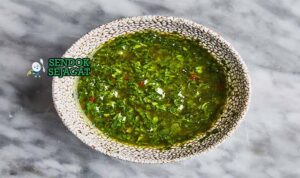 Chimichurri Argentina dengan Peterseli dan Minyak Zaitun.