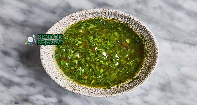 Chimichurri Argentina dengan Peterseli dan Minyak Zaitun.