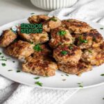 Frikadeller Denmark dengan Kentang dan Saus Cokelat.