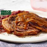 German Sauerbraten Sendok Sejagat dengan kuah cuka.