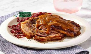 German Sauerbraten Sendok Sejagat dengan kuah cuka.