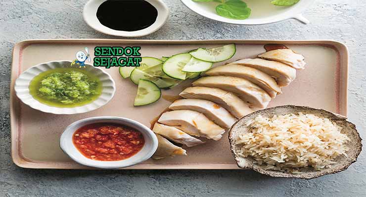 Hainanese Chicken Rice Sendok Sejagat dengan nasi pandan.