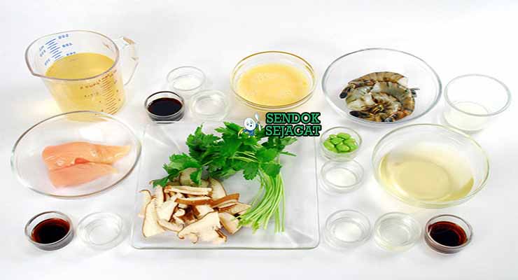 Bahan Chawanmushi dengan Telur dan Dashi.