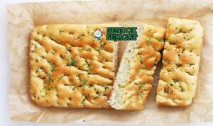 Italian Focaccia Sendok Sejagat dengan rosemary.