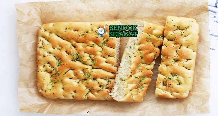 Italian Focaccia Sendok Sejagat dengan rosemary.
