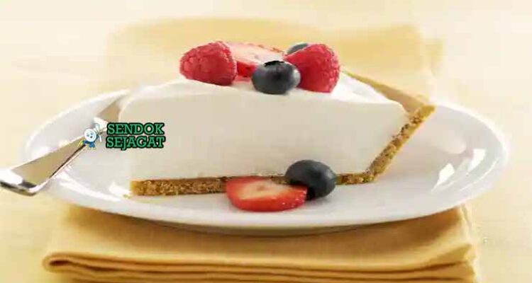 Lemon Myrtle Cheesecake dengan Buah Beri.