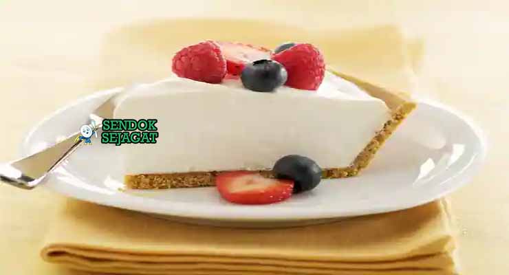 Lemon Myrtle Cheesecake dengan Buah Beri.