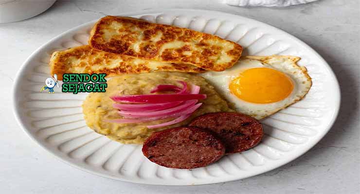 Dominican Mangú con Los Tres Golpes Sendok Sejagat.