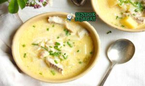 New England Fish Chowder Sendok Sejagat dengan ikan cod.