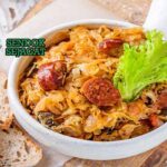 Polish Bigos Sendok Sejagat dengan sauerkraut.