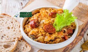 Polish Bigos Sendok Sejagat dengan sauerkraut.