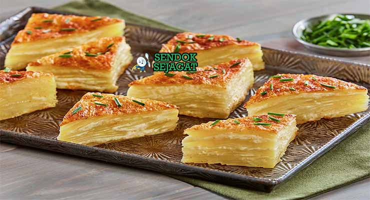 Potato Dauphinoise dengan Keju Lumer Prancis.