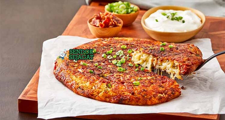 Rösti Swiss dengan Telur Rebus dan Kucai.