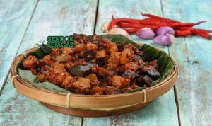 Sambal Goreng Ati Sendok Sejagat dengan hati sapi.