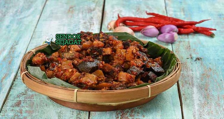 Sambal Goreng Ati Sendok Sejagat dengan hati sapi.