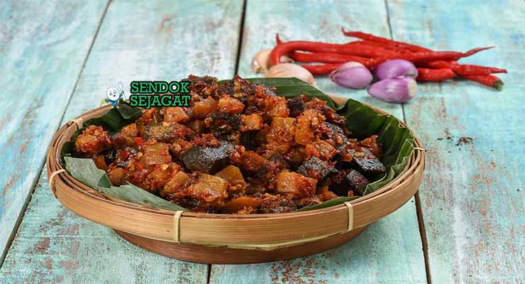 Sambal Goreng Ati Sendok Sejagat dengan hati sapi.