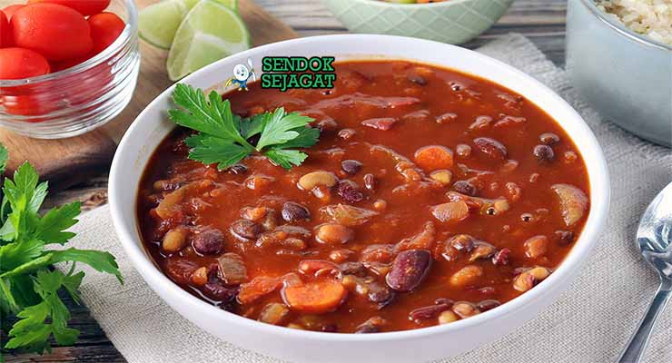 Sopa de Frijoles Kuba dengan Kacang Hitam dan Ketumbar.