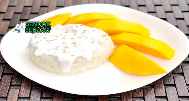 Khao Niew Mamuang Sendok Sejagat dengan mangga.
