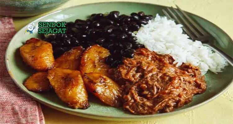 Pabellón Criollo Sendok Sejagat dengan daging suwir.