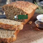 Wattleseed Damper Sendok Sejagat dengan biji wattle.