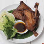 Bebek Goreng Surabaya dengan sambal korek dan kremesan