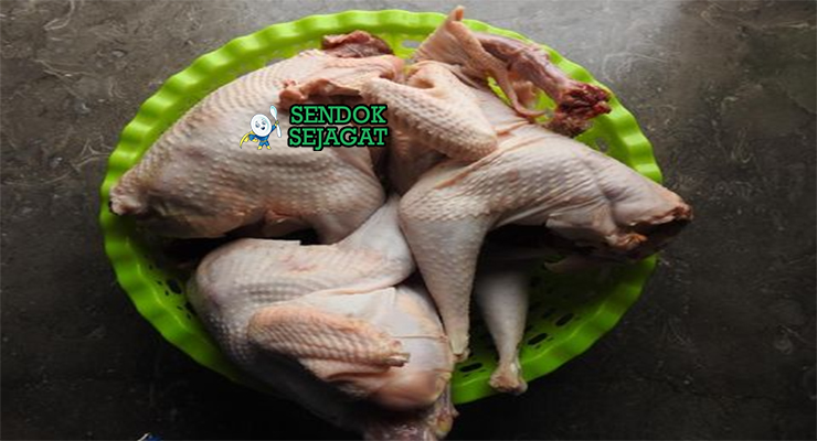 Bahan-bahan untuk Ayam Pop, termasuk ayam kampung dan rempah