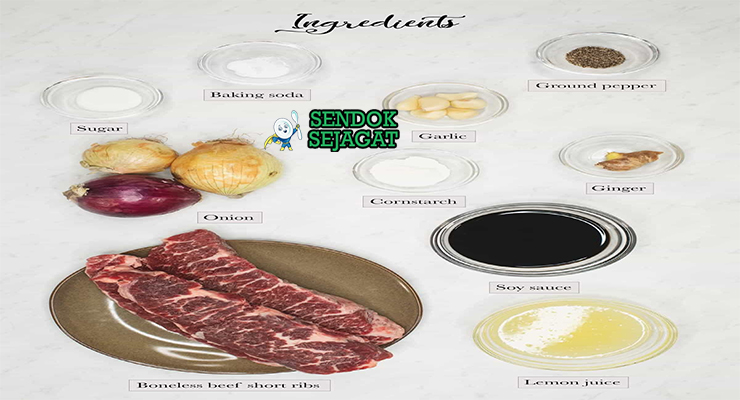 Bahan-bahan untuk Filipino Bistek Tagalog, termasuk daging sapi dan kecap