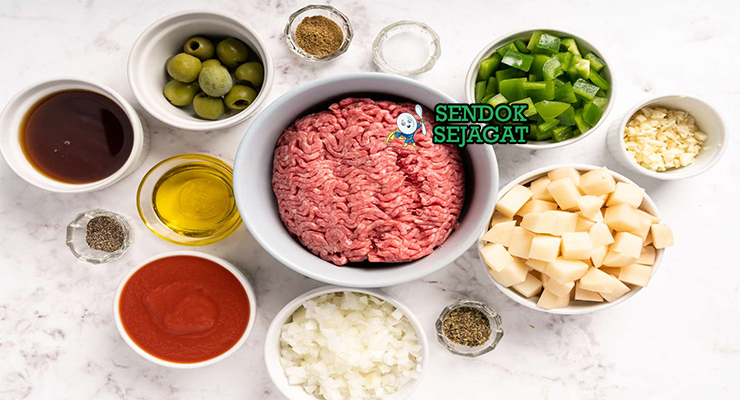 Bahan-bahan untuk Cuban Picadillo, termasuk daging sapi dan zaitun