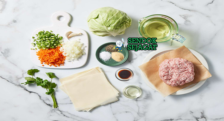 Bahan-bahan untuk Filipino Lumpia, termasuk kulit lumpia dan daging cincang