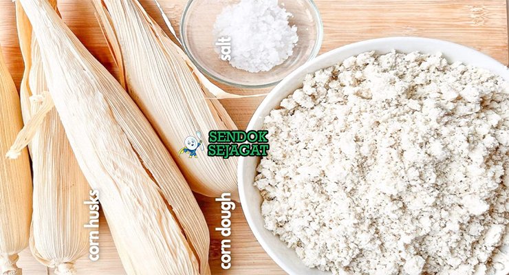 Bahan-bahan untuk Ghanaian Kenkey, termasuk tepung jagung dan daun pisang