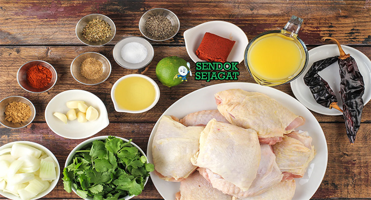 Bahan-bahan untuk Mexican Pollo Asado, termasuk ayam dan jeruk