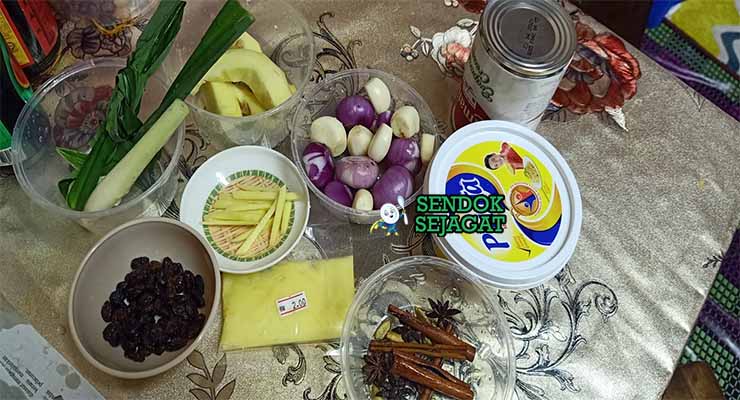 Bahan-bahan untuk Nasi Minyak, termasuk beras basmati dan rempah