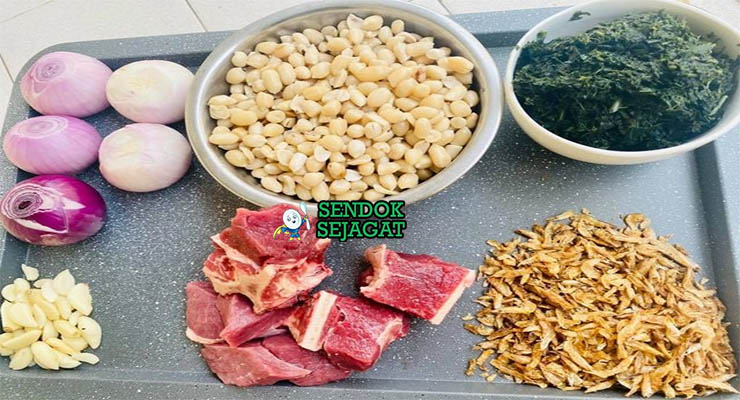 Bahan-bahan untuk Ndolé, termasuk daun pahit dan kacang tanah