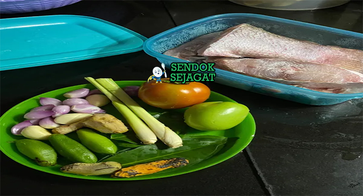 Bahan-bahan untuk Pindang Serani, termasuk ikan dan belimbing wuluh