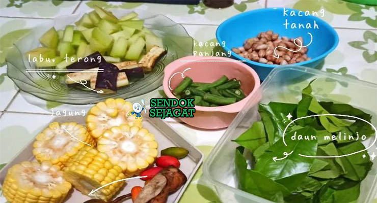 Bahan-bahan untuk Sayur Asem, termasuk tamarind dan sayuran