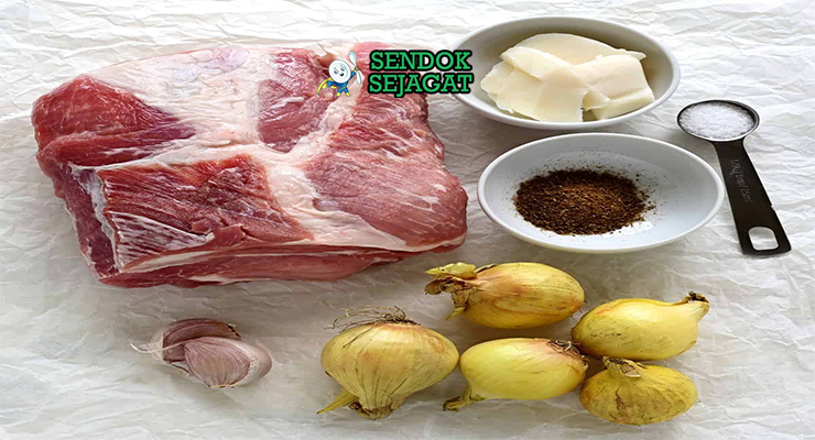 Bahan-bahan untuk Schweinebraten, termasuk daging babi dan kentang