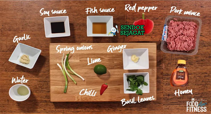 Bahan-bahan untuk Thai Basil Pork, termasuk daging babi dan kemangi