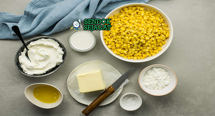 Bahan-bahan untuk Venezuelan Cachapa, termasuk jagung manis dan keju