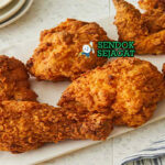 American Southern Fried Chicken dengan kulit renyah dan saus gravy