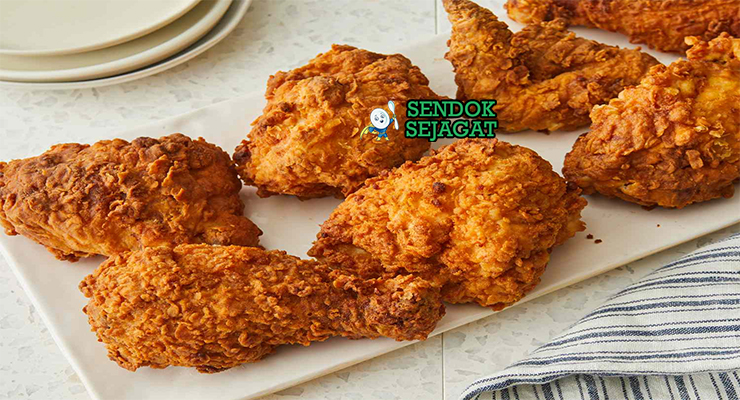 American Southern Fried Chicken dengan kulit renyah dan saus gravy