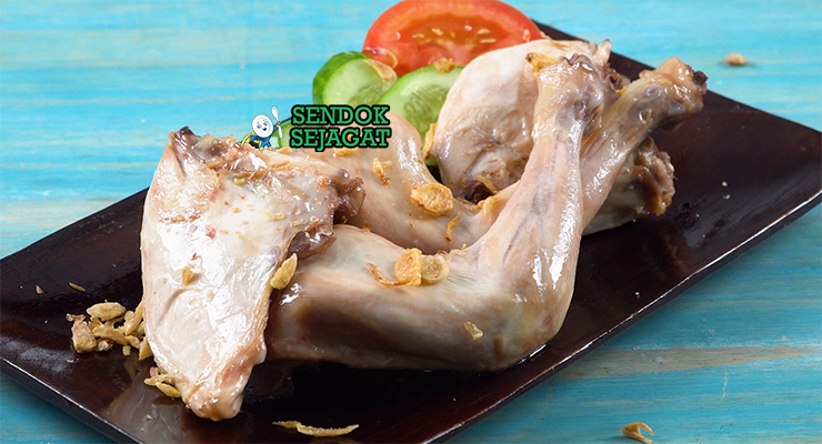 Ayam Pop khas Minangkabau dengan sambal merah dan daun singkong