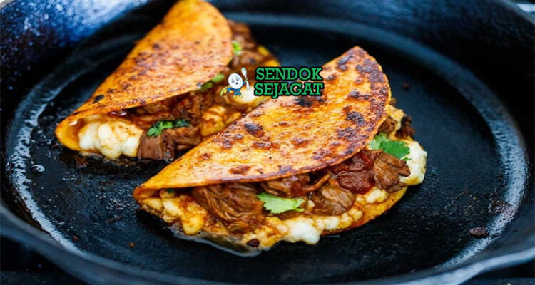 Mexican Birria Tacos dengan consomé dan ketumbar