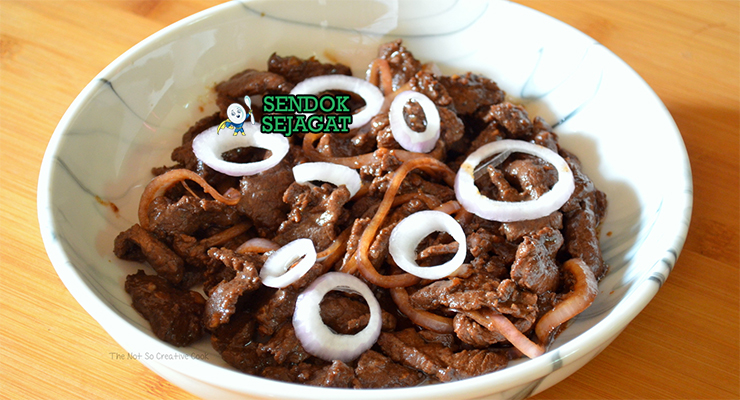 Filipino Bistek Tagalog dengan daging sapi dan bawang bombay