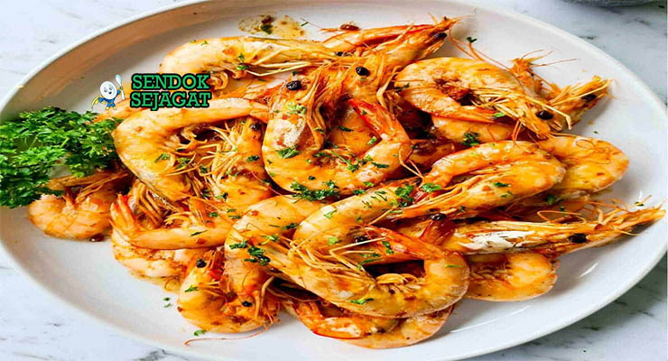 Butter Garlic Prawns Singapura dengan saus mentega dan nasi