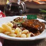 Croatian Pasticada dengan daging sapi empuk dan saus prune