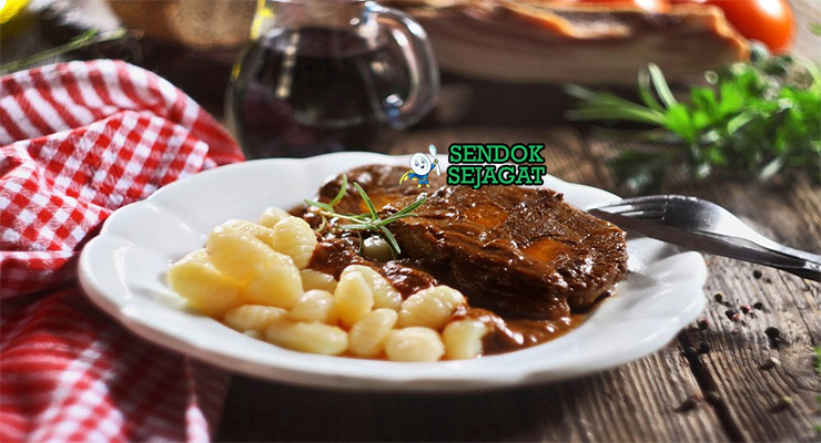 Croatian Pasticada dengan daging sapi empuk dan saus prune